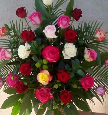 Centro de rosas variadas
